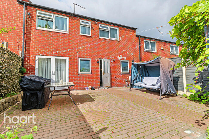 4 Bedroom Terraced House For Sale In Blenheim View, Leeds, LS2