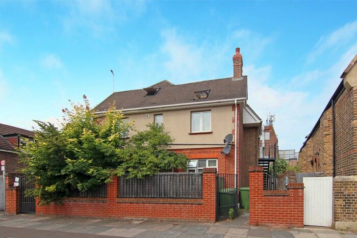 Studio To Rent In Church Street, Hampton, TW12