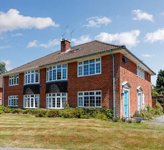 4 Bedroom Maisonette For Sale In Kings Close, Lyndhurst, SO43