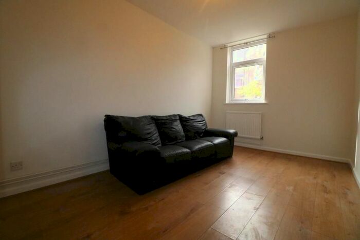1 Bedroom Flat To Rent In Bracknell Close, Wood Green, N22
