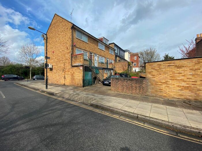 2 Bedroom Flat To Rent In Warner Road, London, SE5