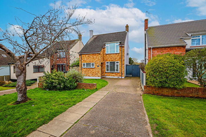 3 Bedroom Detached House For Sale In Nevern Road, Rayleigh, SS6