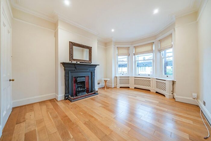 3 Bedroom Flat To Rent In Alwyne Road, London, SW19