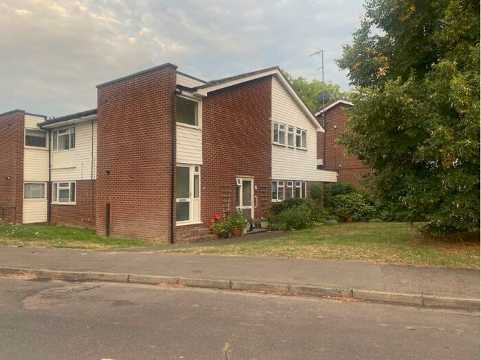 2 Bedroom Flat To Rent In Cheviot Drive, Charvil, Berkshire, RG10