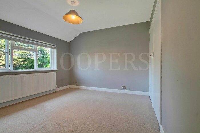 2 Bedroom Flat To Rent In Coles Green Road, London, NW2