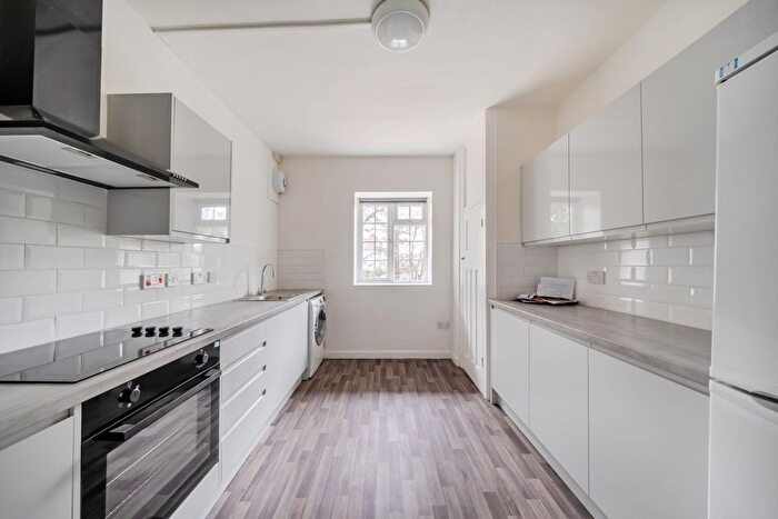 2 Bedroom Flat To Rent In Church Street, Walton-On-Thames, KT12