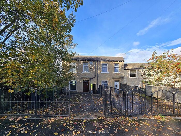 2 Bedroom Property For Sale In Cross Lane, Huddersfield, HD4
