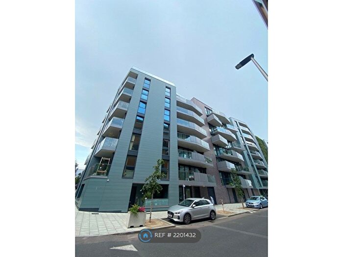 2 Bedroom Flat To Rent In Hawthorne Crescent, London, SE10