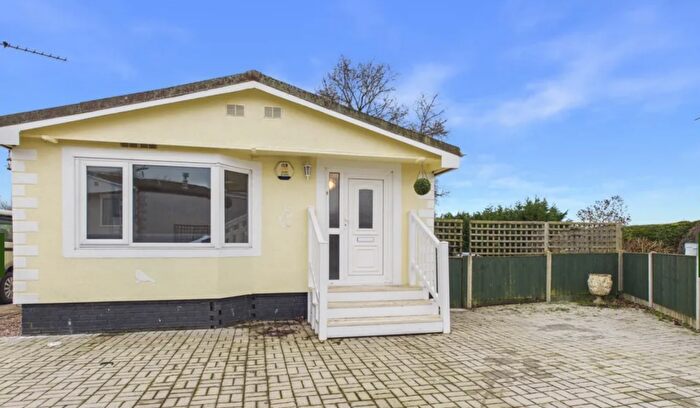 2 Bedroom Park Home For Sale In Hinckley, Leicestershire, LE10