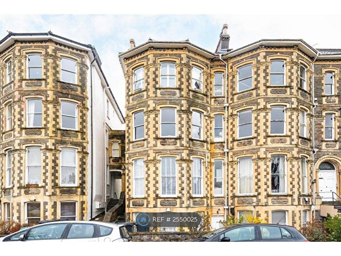 3 Bedroom Flat To Rent In Royal York Villas, Bristol, BS8