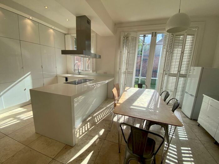 6 Bedroom Detached House To Rent In Stoneygate Road, Stoneygate, LE2