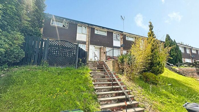 3 Bedroom Semi-Detached House To Rent In Devon Road, Luton, Bedfordshire, LU2