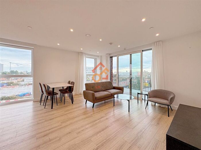 2 Bedroom Flat To Rent In Waterview House, Quay Walk, Wembley, HA0