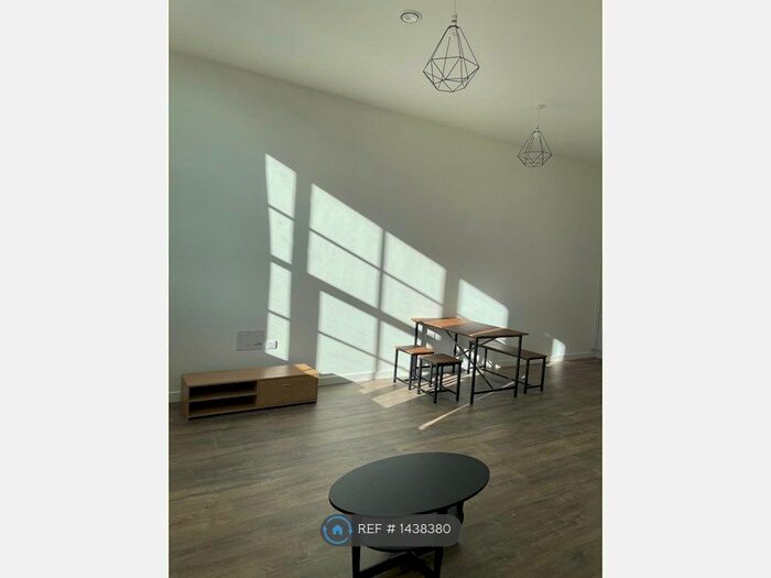 1 Bedroom Flat To Rent In Truscon House, Hayes, UB3