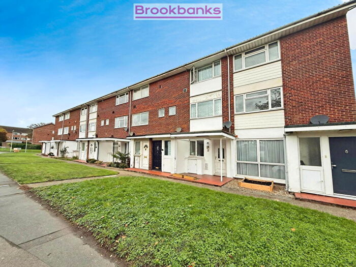 2 Bedroom Maisonette For Sale In Goldsel Road, Swanley, Kent, BR8
