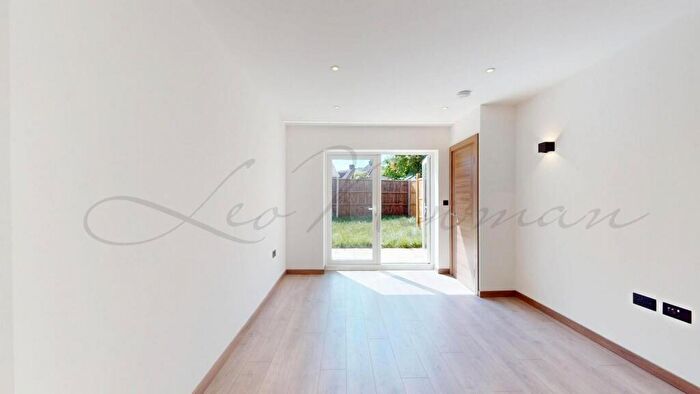 2 Bedroom Flat To Rent In Colyton Road, London, SE22