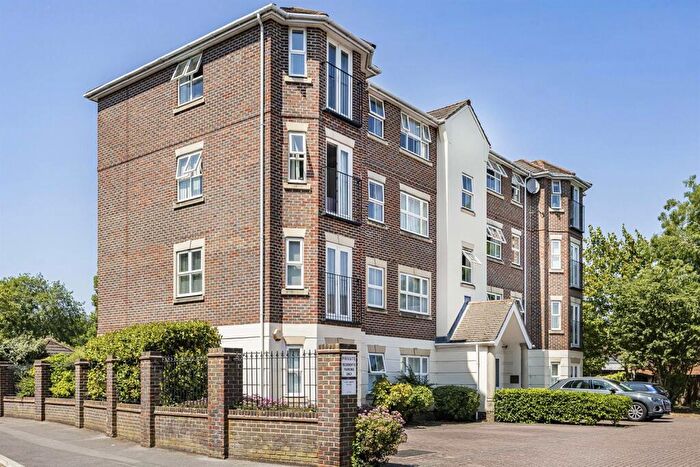 2 Bedroom Apartment For Sale In Abbotsmead Place, Caversham, Reading, RG4