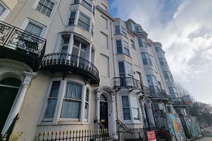 3 Bedroom Flat To Rent In Pavilion Parade, Brighton, BN2