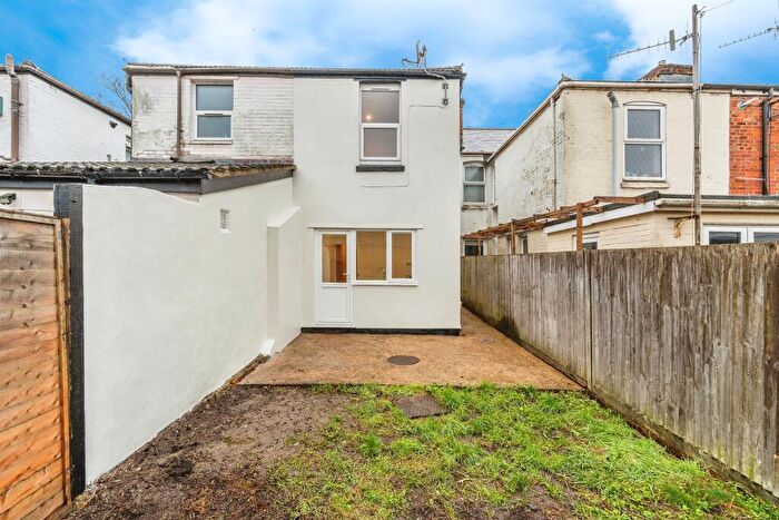 2 Bedroom Maisonette For Sale In Station Road North, Totton, Southampton, SO40