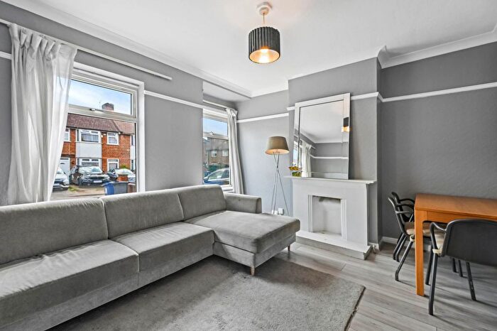 4 Bedroom Terraced House To Rent In Braid Avenue, London, W3