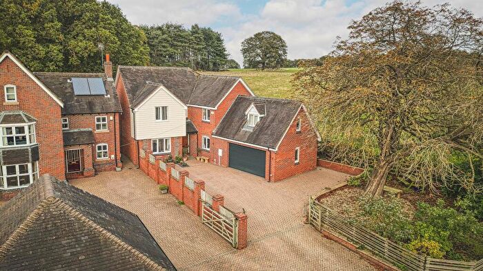 4 Bedroom Detached House For Sale In Chestnut Avenue, Milton, Derby, DE65