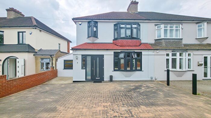 4 Bedroom Semi-Detached House To Rent In Longleigh Lane, Bexleyheath, DA7
