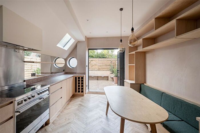 3 Bedroom Detached House To Rent In Shinfield Street, London, W12