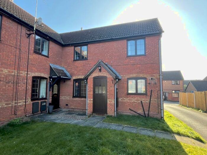 2 Bedroom Town House To Rent In Ivybridge Close, Oakwood, Derby, DE21
