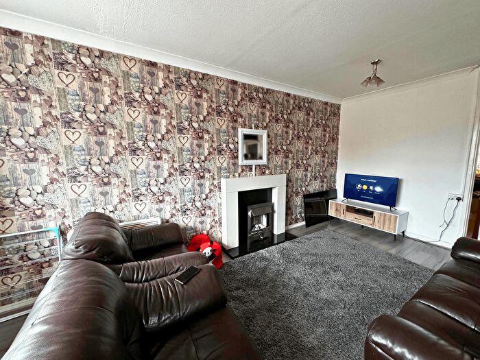 2 Bedroom Maisonette To Rent In Lambs Farm Road, Horsham, RH12