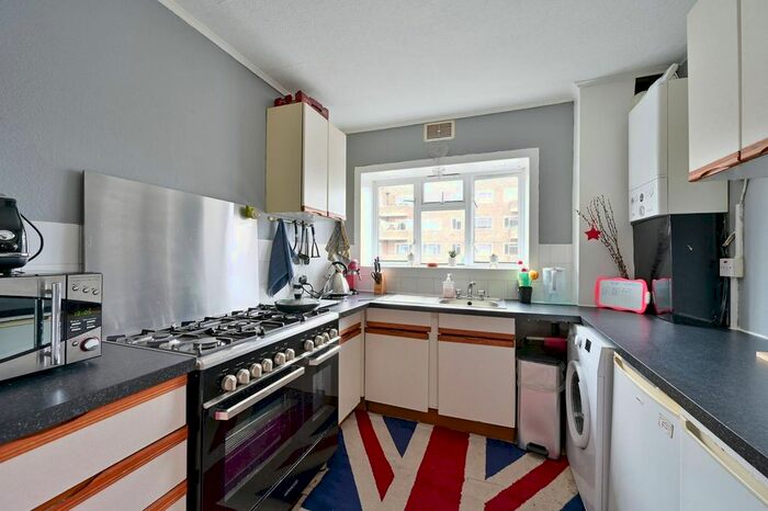 3 Bedroom Flat To Rent In Gap Road, Wimbledon, London, SW19
