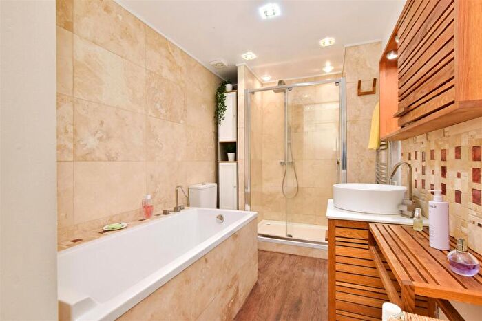1 Bedroom Apartment For Sale In Highfield Lane, Tyttenhanger, Hertfordshire, St. Albans, AL4
