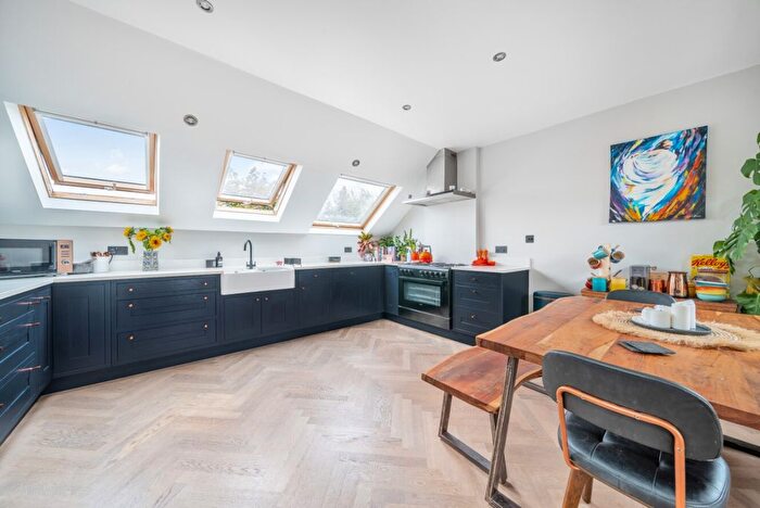 3 Bedroom Maisonette To Rent In Khyber Road, London, SW11