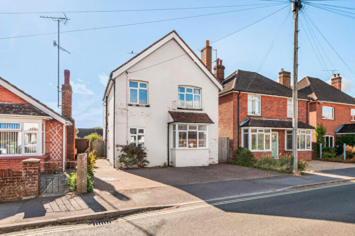 4 Bedroom Detached House For Sale In Victoria Road, Alton, Hampshire, GU34