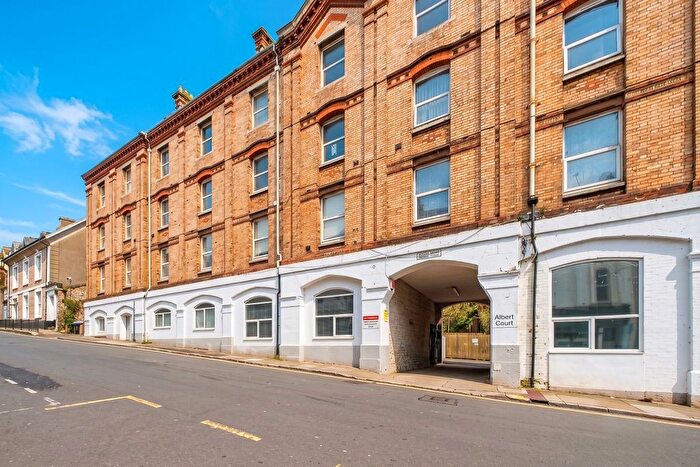 2 Bedroom Flat For Sale In Albert Court, Market Street, Torquay, TQ1