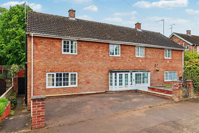 3 Bedroom Semi-Detached House For Sale In Prescott Avenue, Banbury, OX16