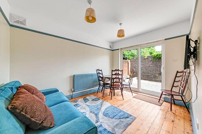 2 Bedroom Flat For Sale In Cheseman Close, Sydenham, SE26