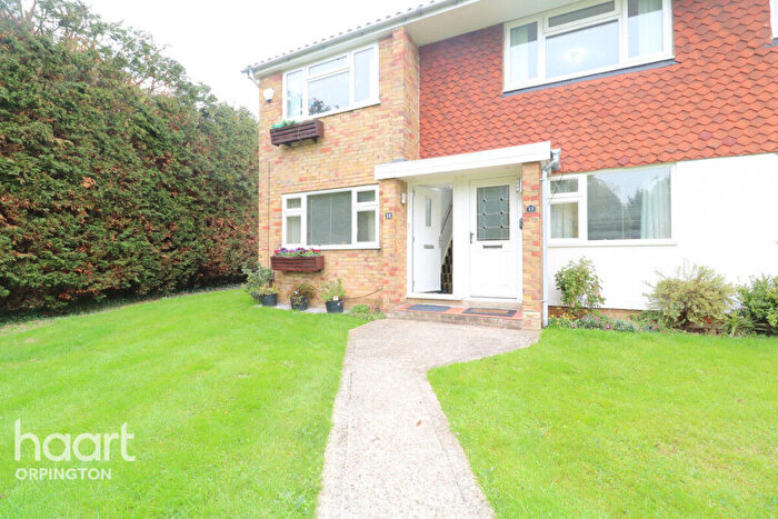 2 Bedroom Maisonette For Sale In Clifton Close, Orpington, BR6