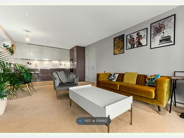 1 Bedroom Flat To Rent In Woodcote Road, Wallington, SM6