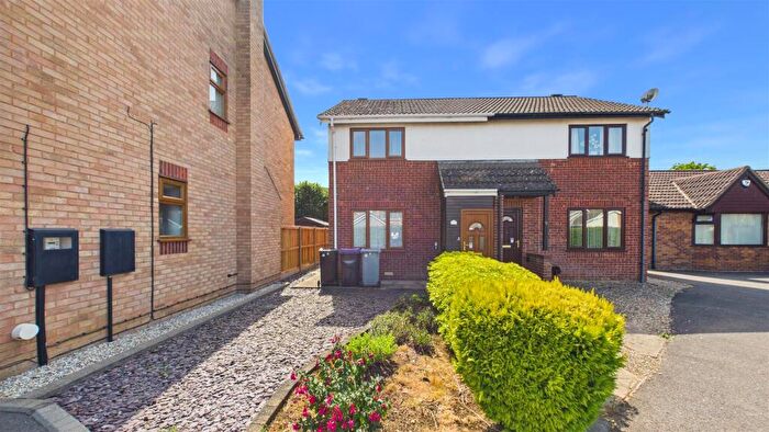 3 Bedroom Semi-Detached House For Sale In Green Walk, Market Deeping, PE6