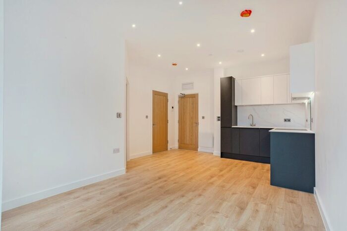 1 Bedroom Flat To Rent In Station Road, Redhill RH1