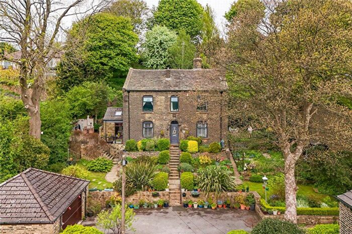 5 Bedroom Detached House For Sale In Albert Street, Thornton, Bradford, West Yorkshire, BD13