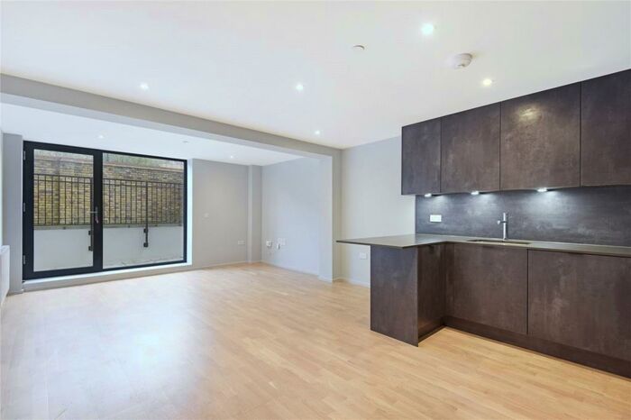 3 Bedroom Flat To Rent In Mowlem Street, London, E2