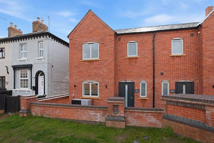 4 Bedroom Semi Detached House To Rent In Stratford Road, Shipston-on-Stour, CV36