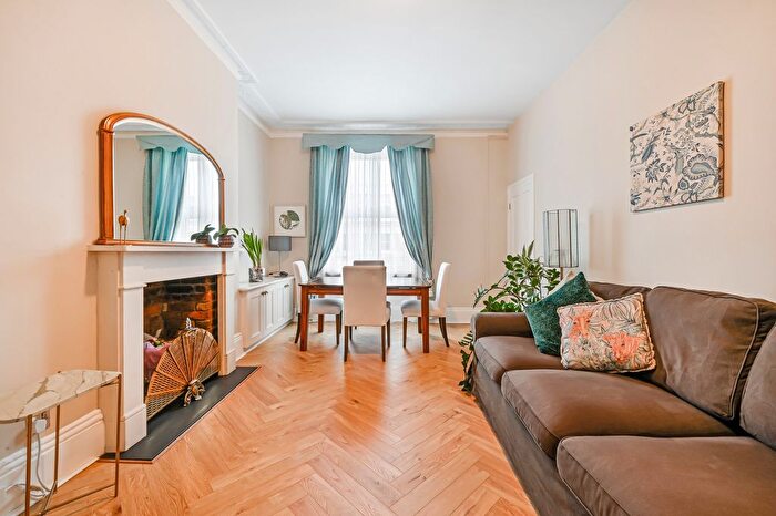 1 Bedroom Flat To Rent In Redcliffe Gardens, London, SW10