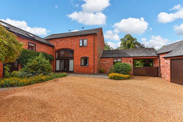 3 Bedroom Barn Conversion For Sale In High Street, Crick, Northampton, NN6