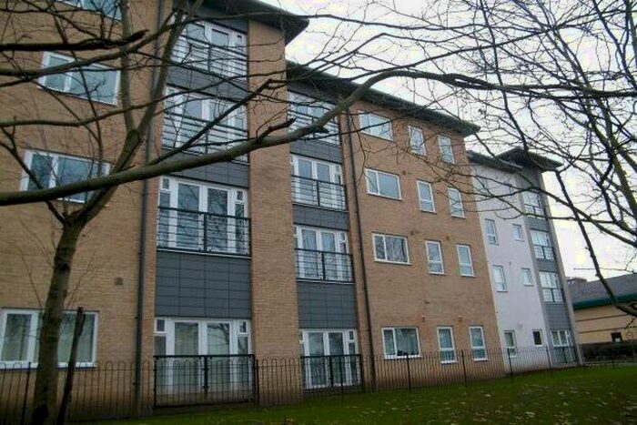 2 Bedroom Flat To Rent In Southernhay Close, Basildon, SS14