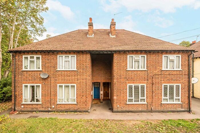 3 Bedroom Flat For Sale In Bridge Close, Teddington, TW11