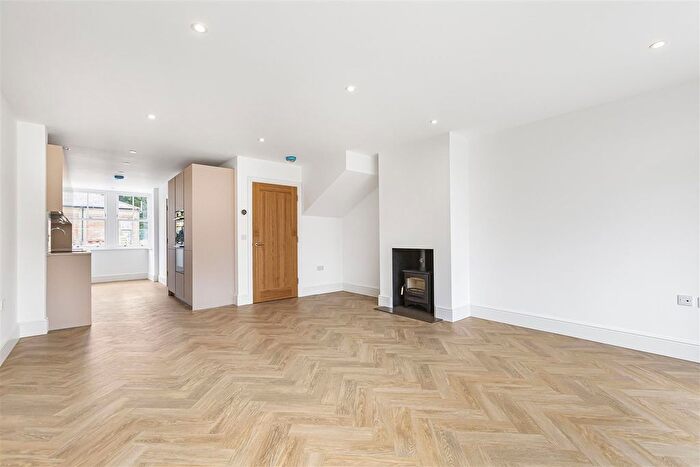 2 Bedroom Terraced House For Sale In Cedars Road, London, N21
