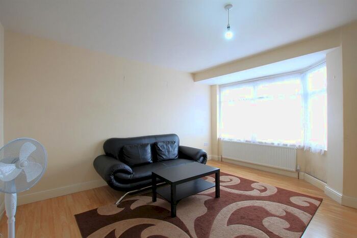 1 Bedroom Flat To Rent In Rosemary Avenue, Hounslow, TW4
