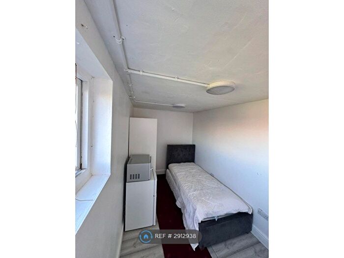 Studio To Rent In Southend Road, Stanford-Le-Hope, SS17